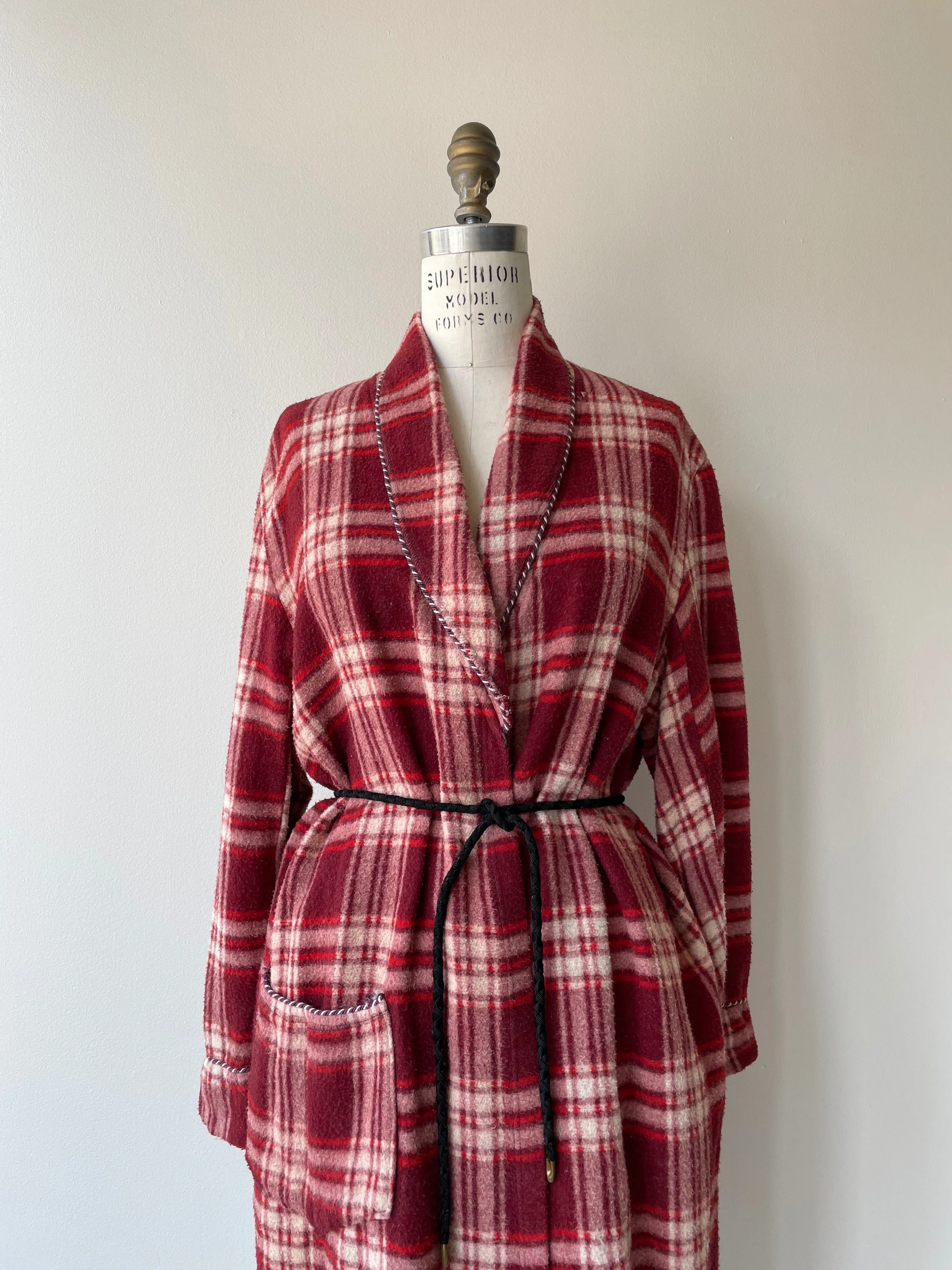 Classic 1940s Beacon Robe