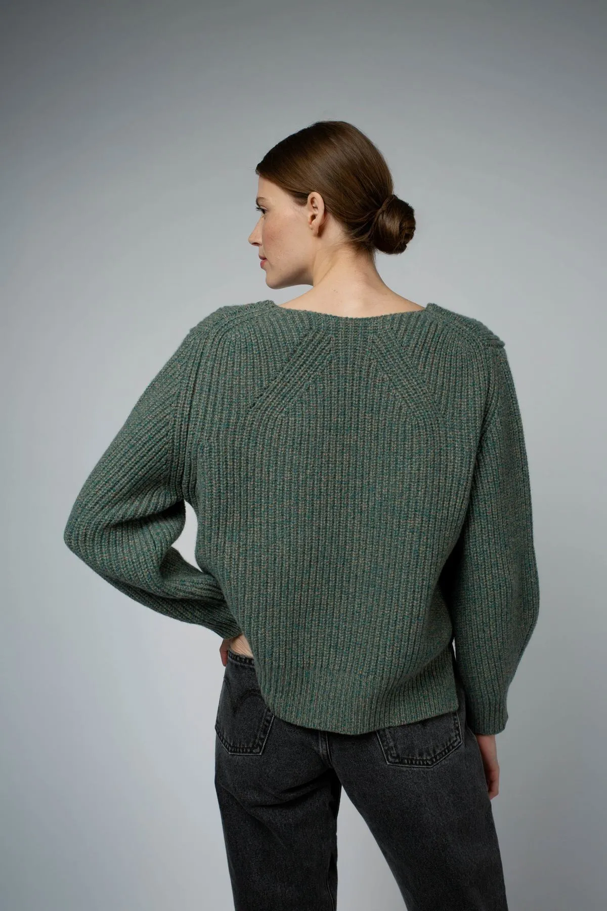 Kaya Notched Cashmere Sweater - Pine