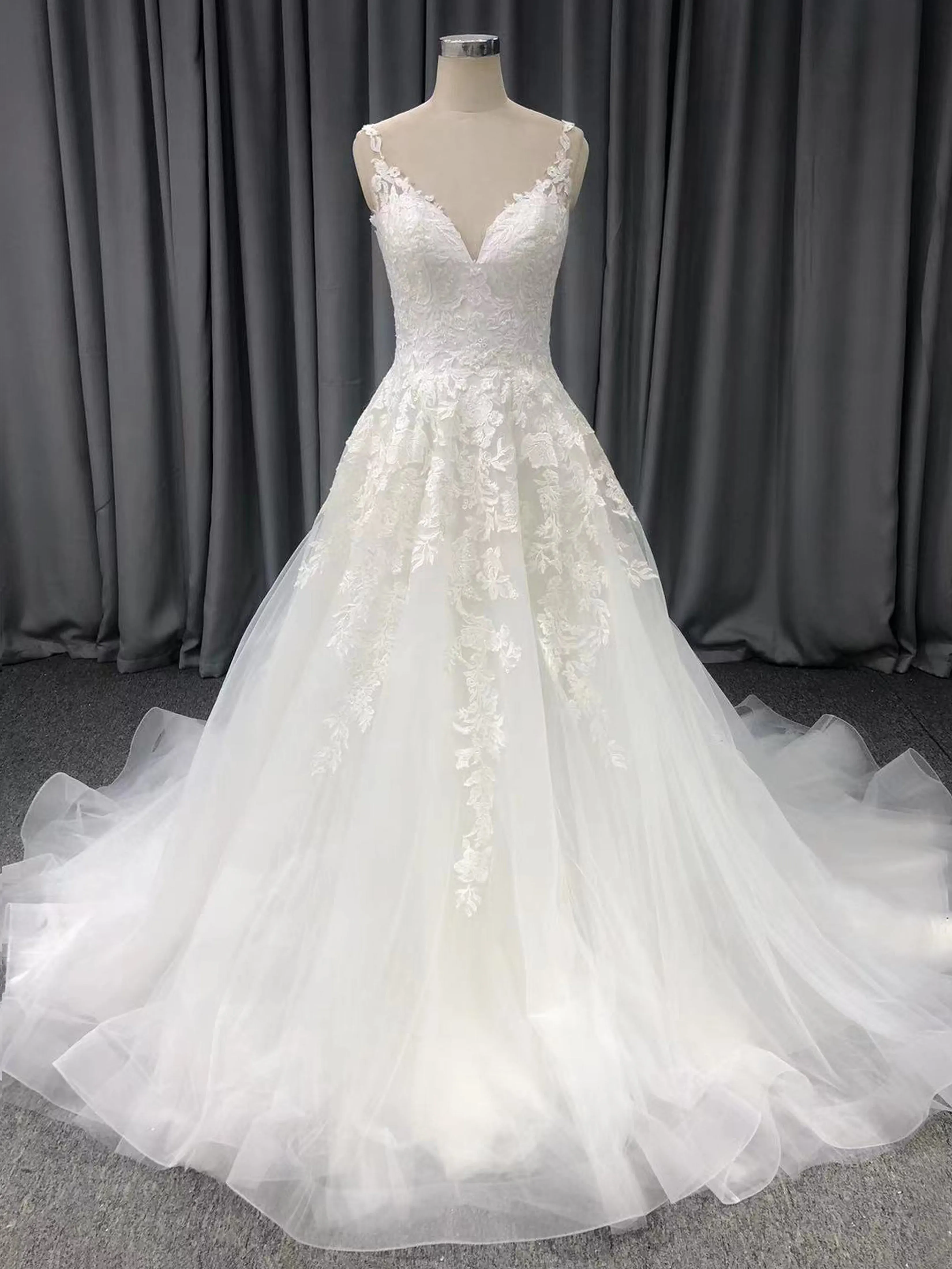 Robe trapèze Col V  Dentelle&Tulle Robe de Mariée avec la courte traîne