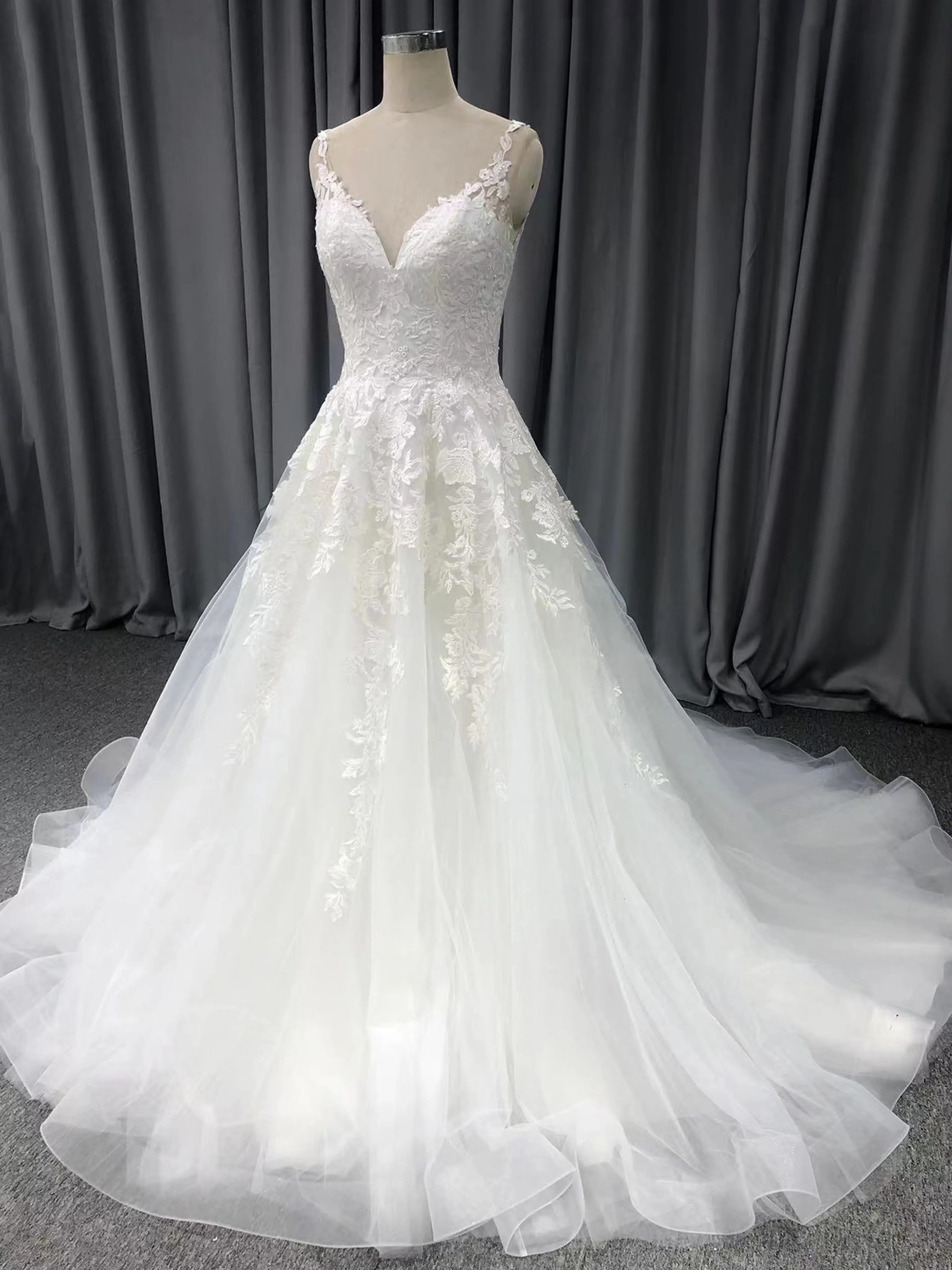 Robe trapèze Col V  Dentelle&Tulle Robe de Mariée avec la courte traîne