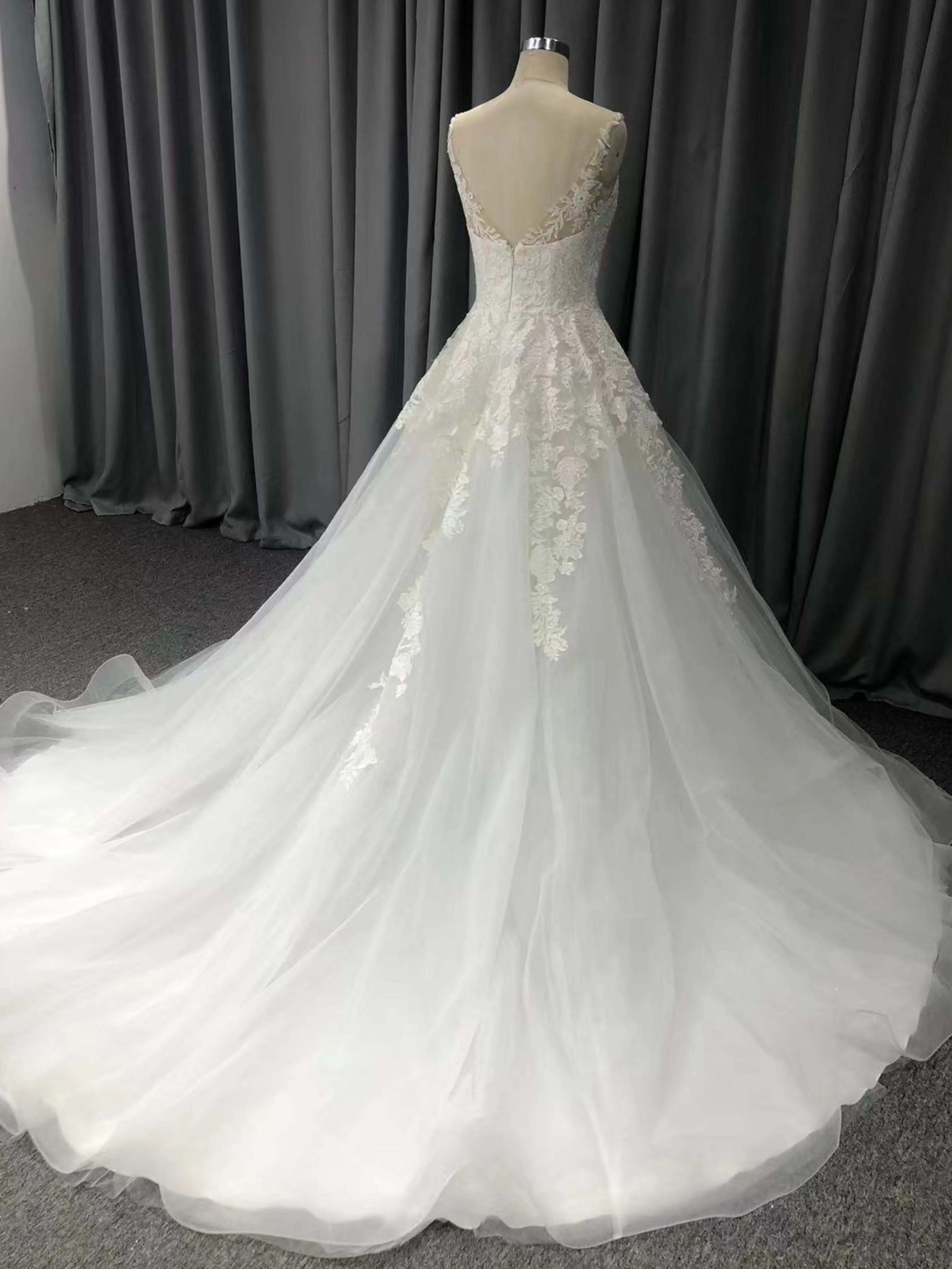 Robe trapèze Col V  Dentelle&Tulle Robe de Mariée avec la courte traîne