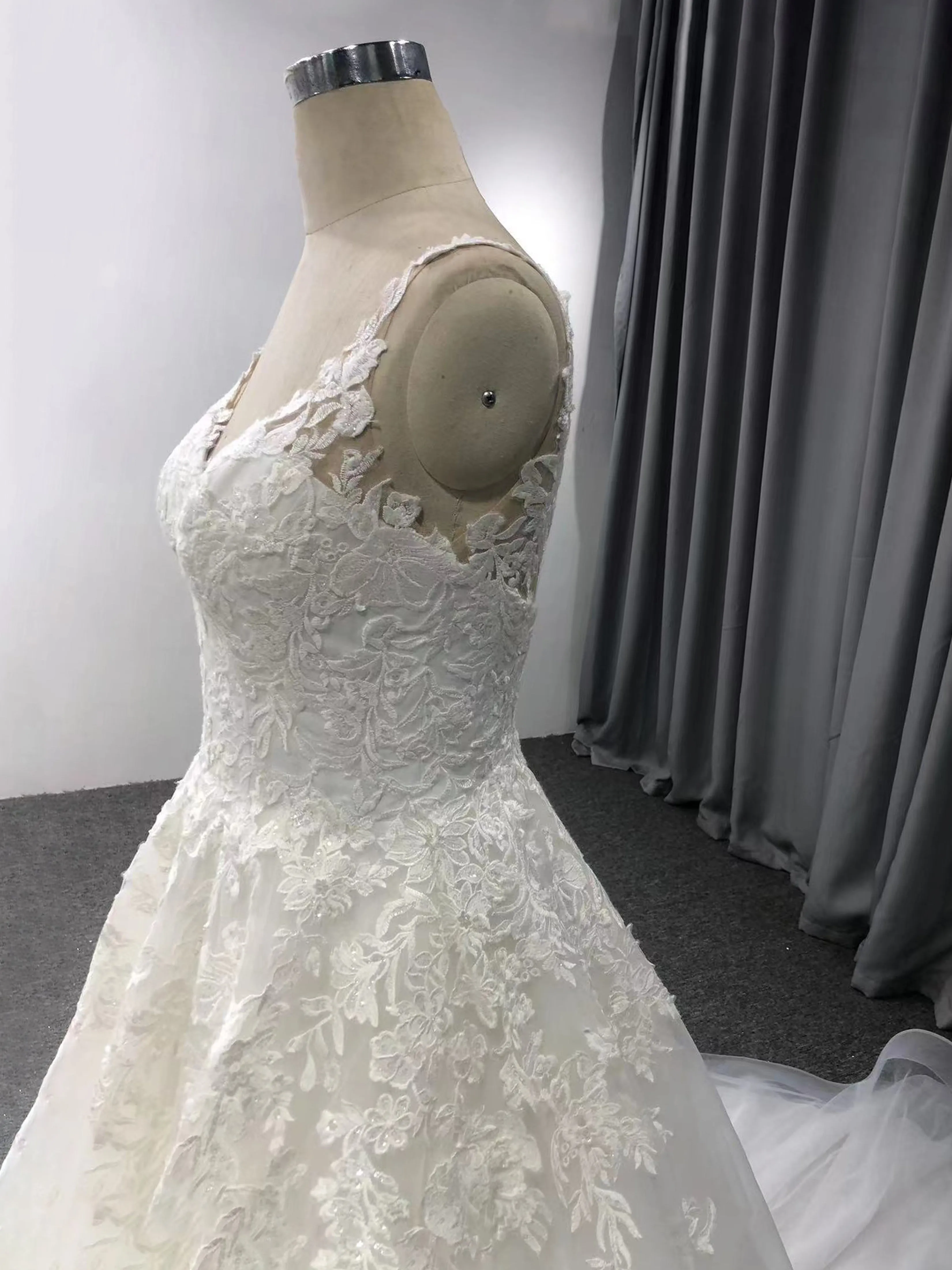 Robe trapèze Col V  Dentelle&Tulle Robe de Mariée avec la courte traîne