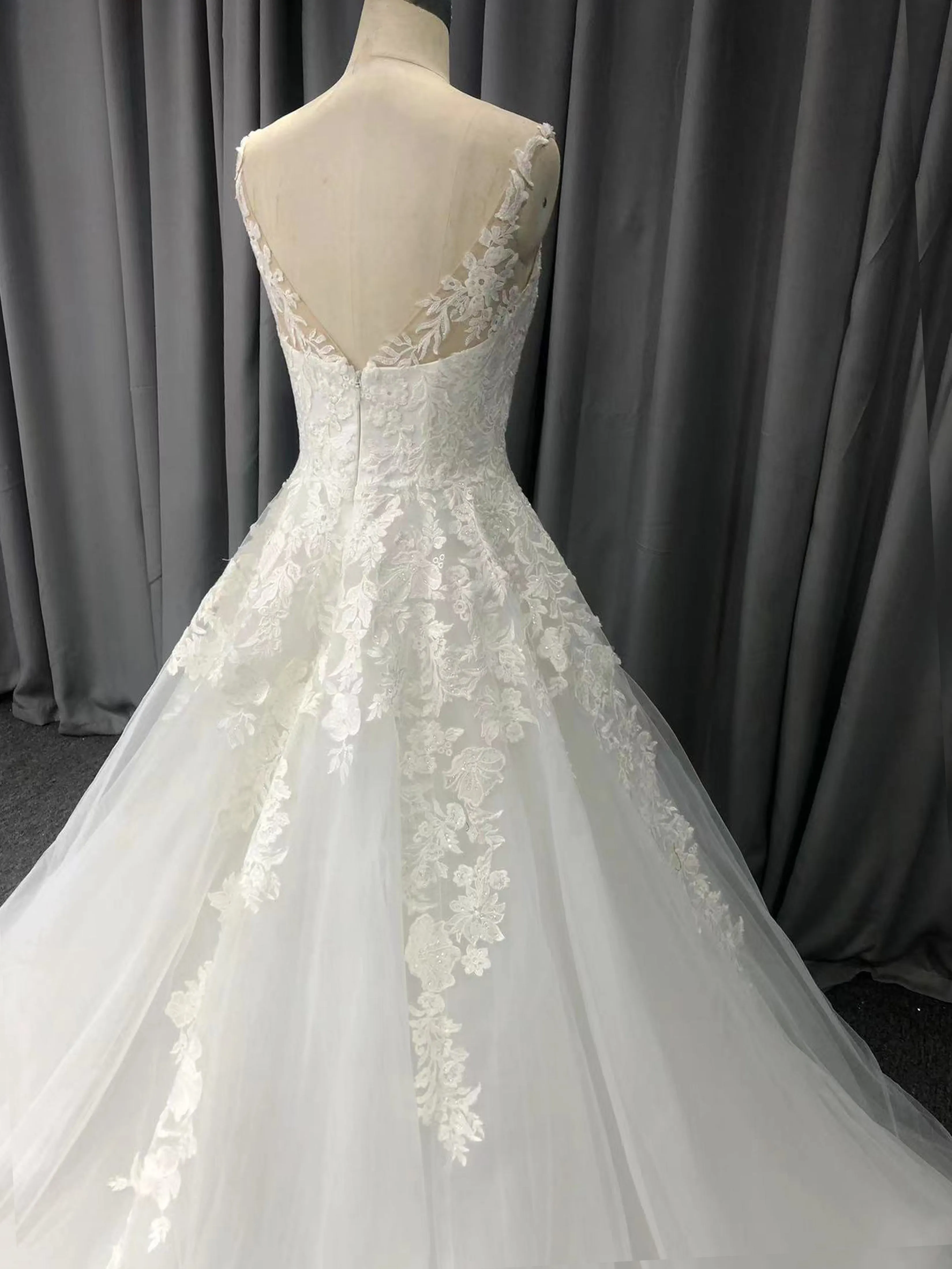 Robe trapèze Col V  Dentelle&Tulle Robe de Mariée avec la courte traîne