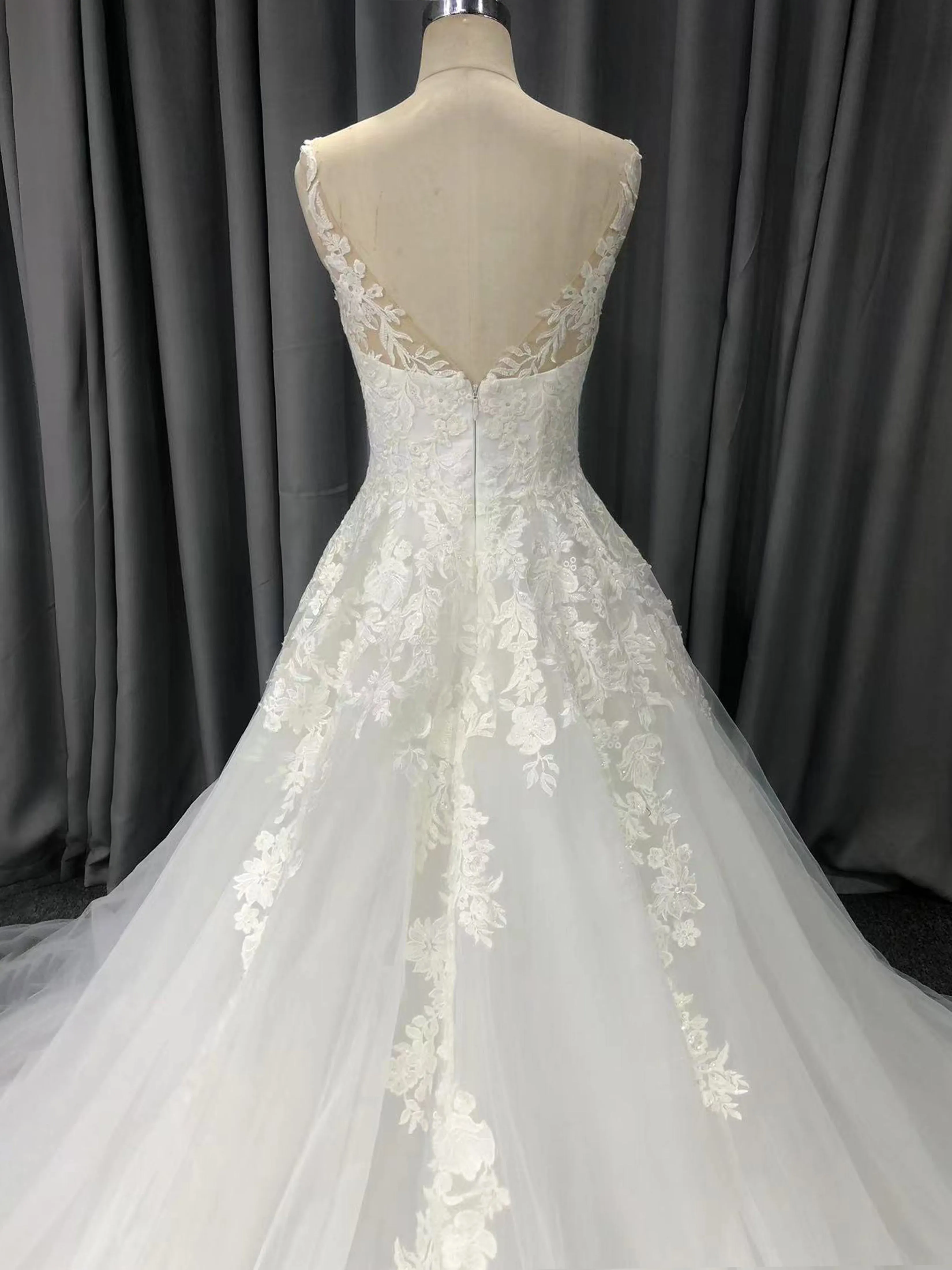 Robe trapèze Col V  Dentelle&Tulle Robe de Mariée avec la courte traîne