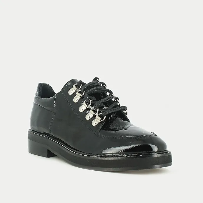 Walking moccasins in black polido leather with lacing